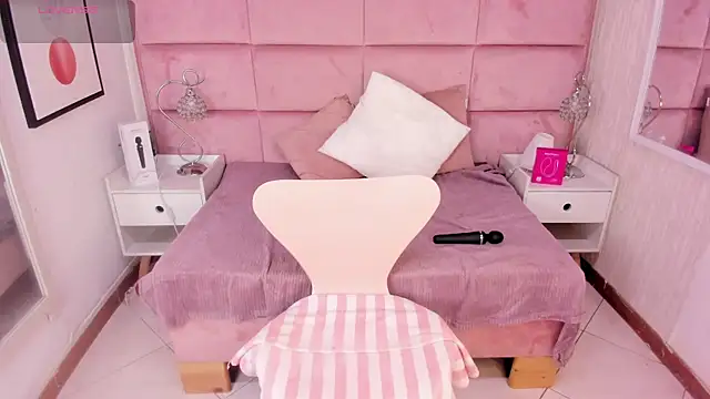 Snapshot of Janah_Myers chatting on October 2025 01:12:02 PM Janah Myers online show from October 2025 01:12:02 PM