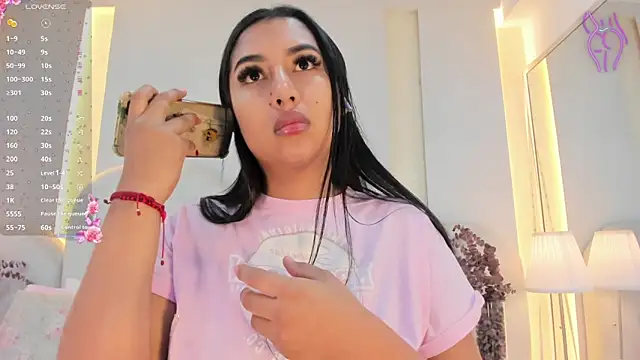 SalomeeBell online show from October 2025 07:59:01 PM