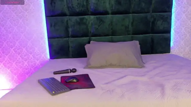 BeccaReedd online show from September 2025 03:00:01 AM