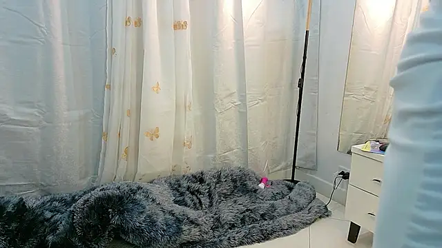 BeccaReedd online show from December 2025 03:00:01 AM