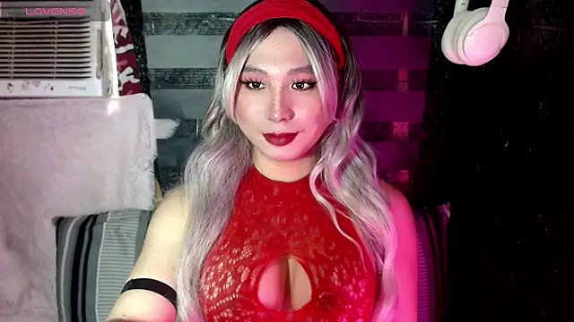 Snapshot of UrhotlucyTS chatting on October 2025 05:49:02 AM UrhotlucyTS online show from October 2025 05:49:02 AM