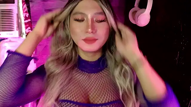 Snapshot of UrhotlucyTS chatting on November 2025 06:59:02 AM UrhotlucyTS online show from November 2025 06:59:02 AM