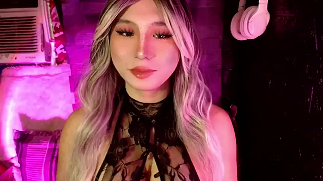 Snapshot of UrhotlucyTS chatting on November 2025 06:46:01 AM UrhotlucyTS online show from November 2025 06:46:01 AM