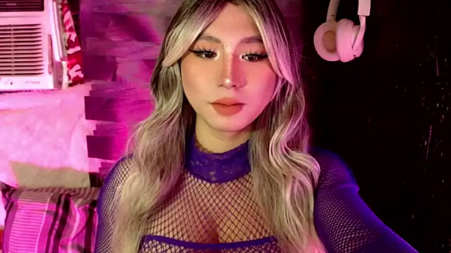 Snapshot of UrhotlucyTS chatting on November 2025 06:46:01 AM UrhotlucyTS online show from November 2025 06:46:01 AM