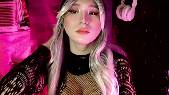 Snapshot of UrhotlucyTS chatting on December 2025 06:54:02 AM UrhotlucyTS online show from December 2025 06:54:02 AM