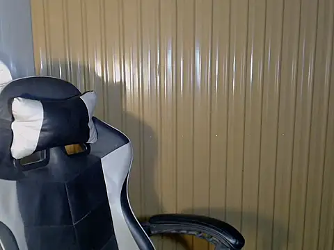 Snapshot of urcurlydiva chatting on April 2026 11:26:02 AM urcurlydiva online show from April 2026 11:26:02 AM