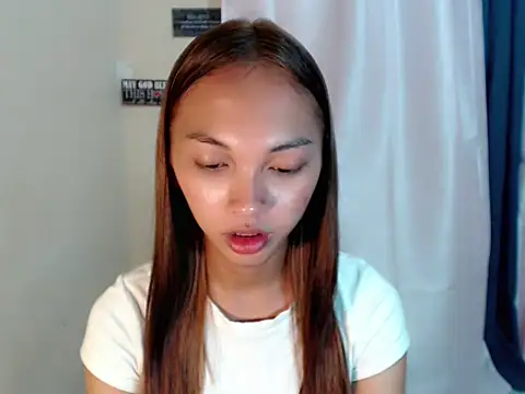 Snapshot of Simi_Ipit chatting on May 2026 04:45:01 PM Simi Ipit online show from May 2026 04:45:01 PM