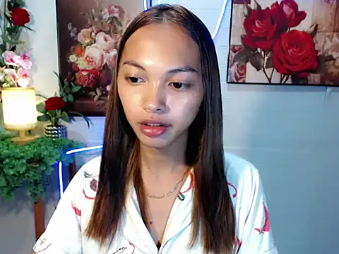Snapshot of Simi_Ipit chatting on May 2026 04:37:01 PM Simi Ipit online show from May 2026 04:37:01 PM