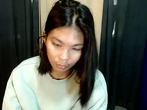 Snapshot of laura_leeforever chatting on June 2026 01:23:01 AM laura leeforever online show from June 2026 01:23:01 AM