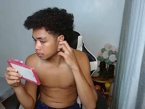 curlyasian njxx online show from April 2026 05:36:01 PM