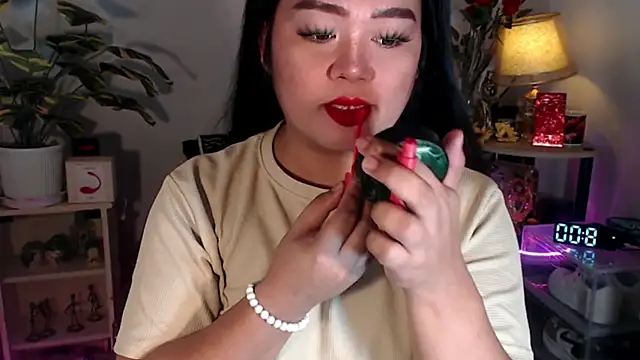 Snapshot of YourSweet-mich chatting on October 2025 12:00:02 PM YourSweet-mich online show from October 2025 12:00:02 PM