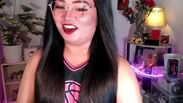 Snapshot of YourSweet-mich chatting on November 2025 06:07:02 PM YourSweet-mich online show from November 2025 06:07:02 PM