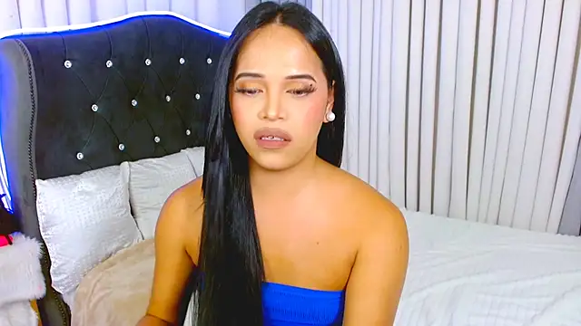 Lorainnelustts online show from September 2025 06:11:02 PM