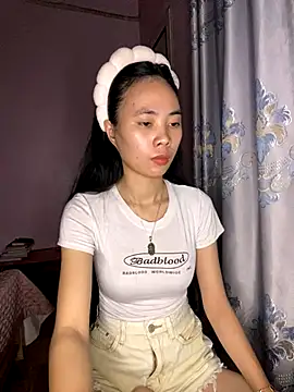 Snapshot of Dau-Tayy chatting on October 2025 04:24:02 PM Dau-Tayy online show from October 2025 04:24:02 PM