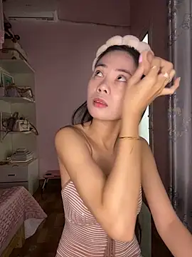 Snapshot of Dau-Tayy chatting on November 2025 07:21:02 AM Dau-Tayy online show from November 2025 07:21:02 AM