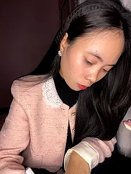 Snapshot of Dau-Tayy chatting on December 2025 11:04:02 AM Dau-Tayy online show from December 2025 11:04:02 AM