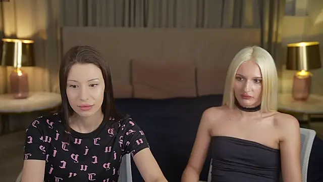 Selena Glow online show from September 2025 06:31:02 PM