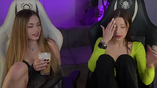 Selena Glow online show from November 2025 11:51:02 PM