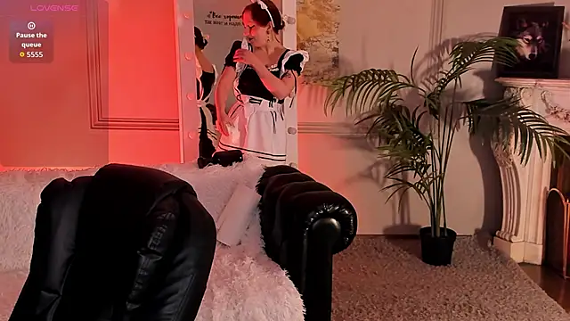 Violet Griffen online show from December 2025 03:43:01 PM