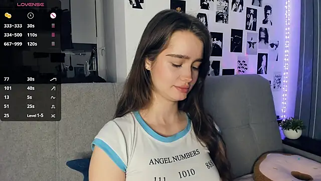 lovelyalivia online show from December 2025 09:29:02 AM