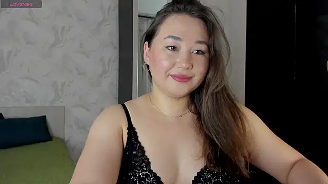 Snapshot of emilia_mur chatting on June 2026 08:22:02 PM emilia mur online show from June 2026 08:22:02 PM