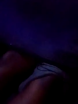 Snapshot of OnlyMoneyIwanT chatting on October 2025 07:18:01 PM OnlyMoneyIwanT online show from October 2025 07:18:01 PM