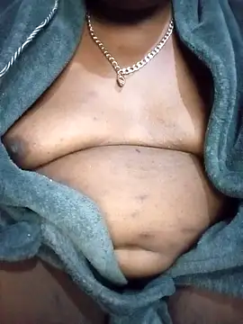 Snapshot of OnlyMoneyIwanT chatting on February 2026 01:15:01 AM OnlyMoneyIwanT online show from February 2026 01:15:01 AM