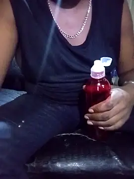 Snapshot of OnlyMoneyIwanT chatting on February 2026 01:43:01 PM OnlyMoneyIwanT online show from February 2026 01:43:01 PM