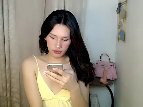 Snapshot of SerenaCortesi chatting on April 2026 04:07:01 PM SerenaCortesi online show from April 2026 04:07:01 PM