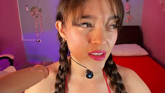 Luciemaurerr online show from December 2025 02:49:01 AM