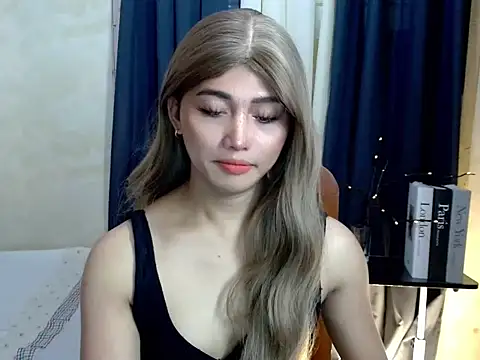 Snapshot of Kelly_Holly chatting on September 2025 01:51:02 AM Kelly Holly online show from September 2025 01:51:02 AM