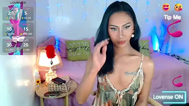 sassylatina online show from October 2025 01:51:01 PM