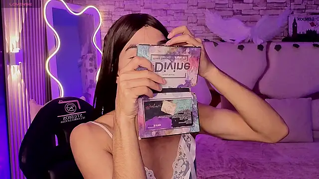 LIHIAN TAY online show from February 2026 12:27:01 PM