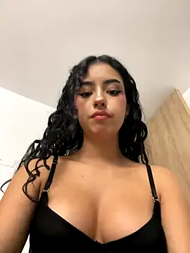 Snapshot of RosseMelody chatting on November 2025 06:02:02 AM RosseMelody online show from November 2025 06:02:02 AM