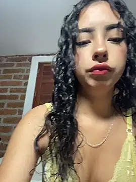 Snapshot of RosseMelody chatting on May 2026 02:30:01 AM RosseMelody online show from May 2026 02:30:01 AM