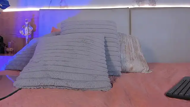 ValSmith  online show from March 2026 05:44:01 AM