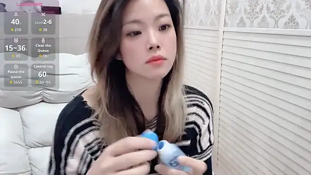 Snapshot of Holiland chatting on November 2025 01:17:02 AM Holiland online show from November 2025 01:17:02 AM