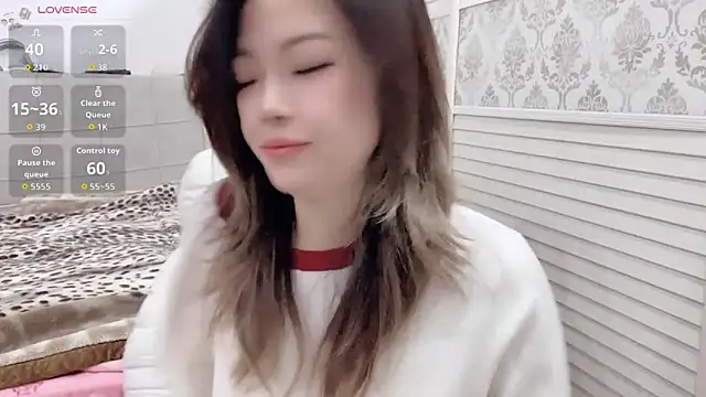 Snapshot of Holiland chatting on November 2025 12:32:02 AM Holiland online show from November 2025 12:32:02 AM