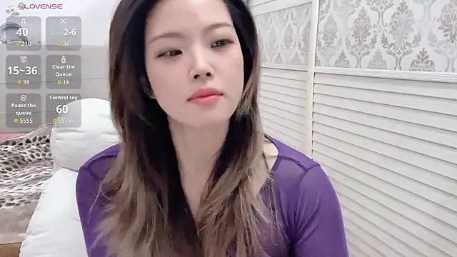 Snapshot of Holiland chatting on November 2025 12:57:02 AM Holiland online show from November 2025 12:57:02 AM