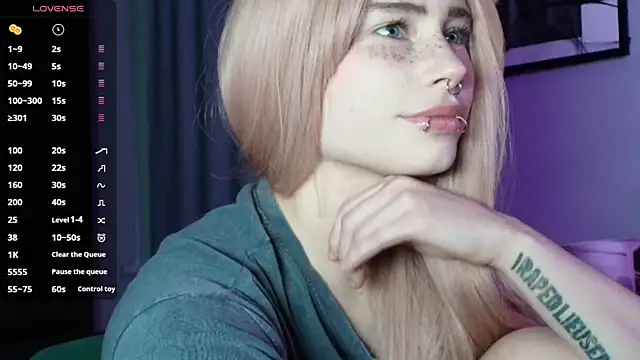 PieraMarch online show from October 2025 07:01:02 PM