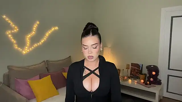 Snapshot of mistress_of_hearts chatting on July 2026 02:30:02 PM mistress of hearts online show from July 2026 02:30:02 PM