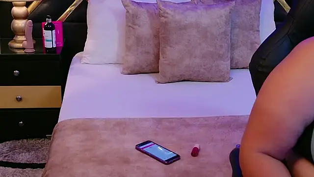 Snapshot of KiimBrooks chatting on September 2025 11:24:01 AM KiimBrooks online show from September 2025 11:24:01 AM