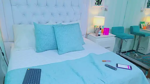 Snapshot of KiimBrooks chatting on October 2025 11:07:01 AM KiimBrooks online show from October 2025 11:07:01 AM