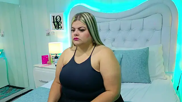 Snapshot of KiimBrooks chatting on October 2025 11:00:02 AM KiimBrooks online show from October 2025 11:00:02 AM