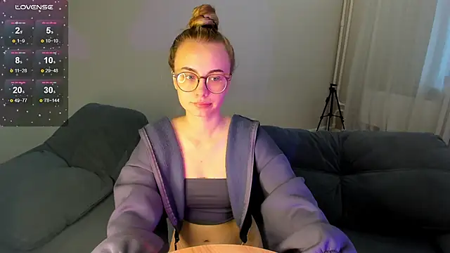 MewStella online show from October 2025 09:38:02 AM