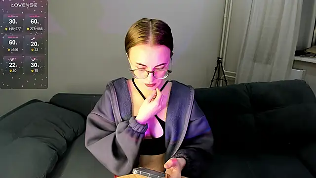 MewStella online show from October 2025 11:39:02 PM