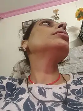 ISHANI-SINGH online show from December 2025 04:47:01 PM