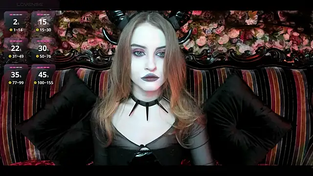 Snapshot of EllieMori chatting on October 2025 10:11:01 PM EllieMori online show from October 2025 10:11:01 PM