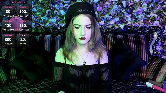 Snapshot of EllieMori chatting on November 2025 07:44:01 AM EllieMori online show from November 2025 07:44:01 AM