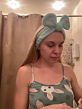 Snapshot of LiSinDoll chatting on November 2025 06:23:01 AM LiSinDoll online show from November 2025 06:23:01 AM